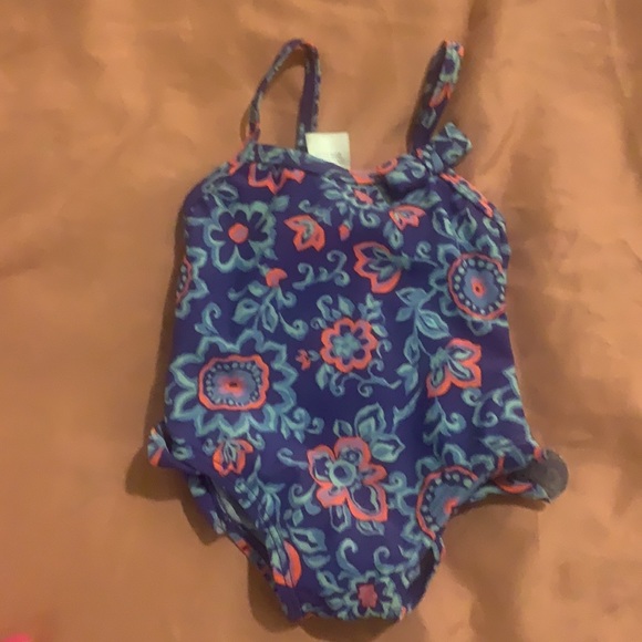 Two bathing suits - Picture 4 of 4